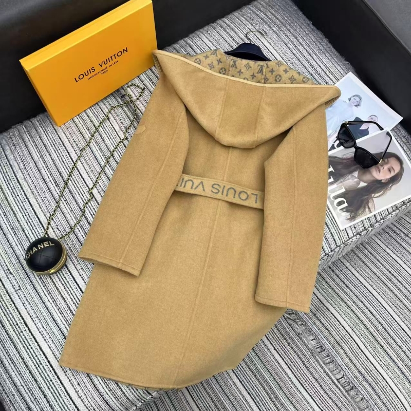 l0vis Vvtt0n outwear